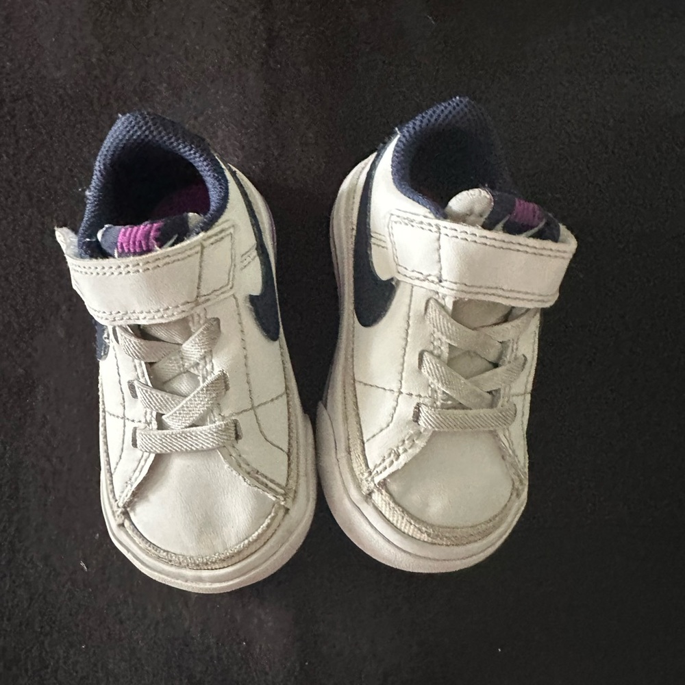 Nike Legacy girls size 4